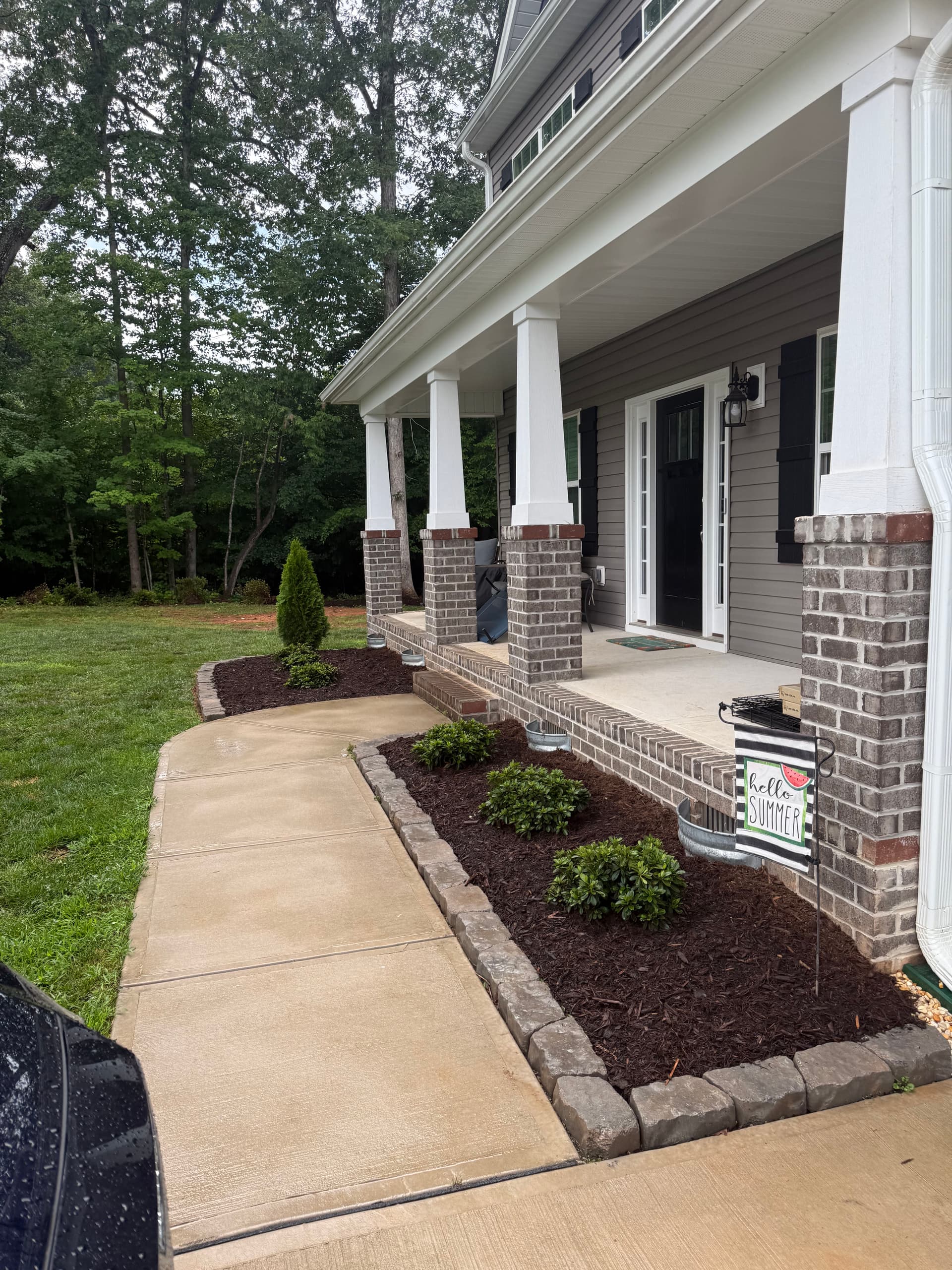 Gallery photos for Front Yard Landscape Bed Renovation with Fresh Mulch and Stone Edging: Image #1